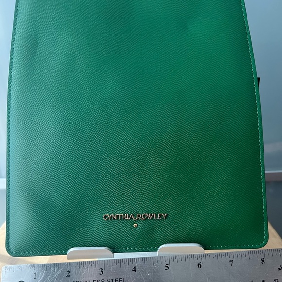 Cynthia Rowley Genuine Saffiano Leather iPad/Tablet Sleeve in Hunter Green - Picture 5 of 8